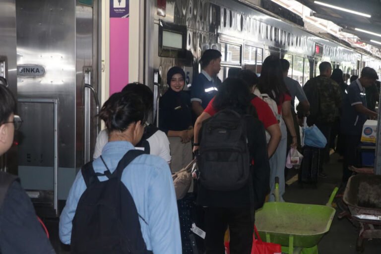 Libur Panjang Imlek 2026 Ketepatan Waktu Capai 99, KAI Daop 9 Jember Catat Kinerja Positif